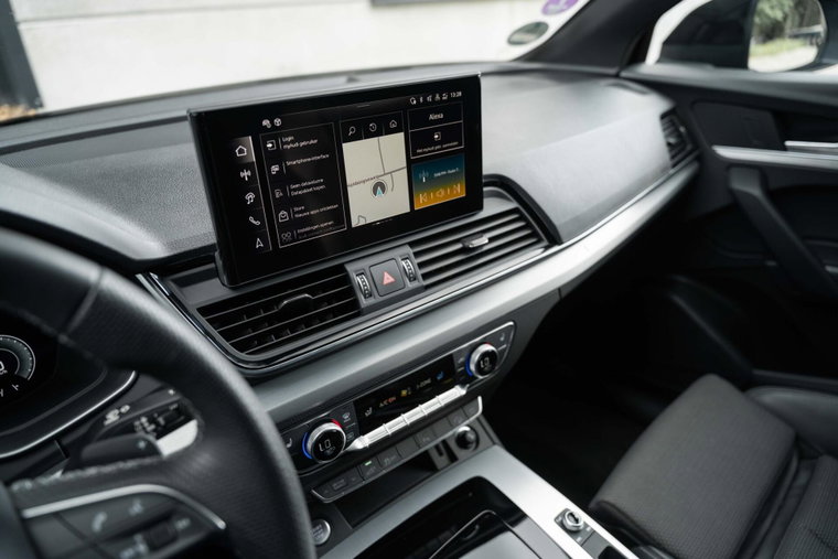 Vehicle Image 12
