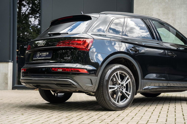 Vehicle Image 15