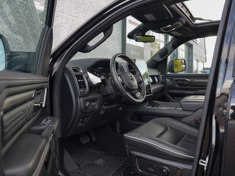 Vehicle Image 40