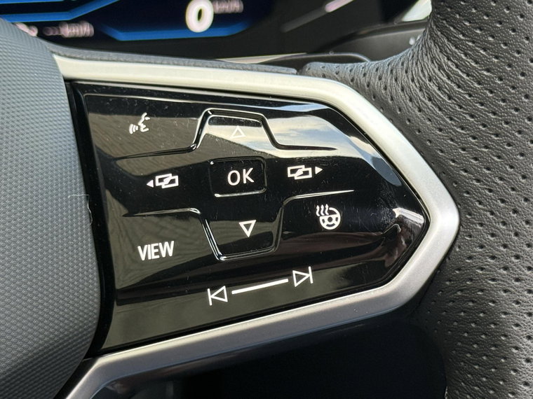 Vehicle Image 40