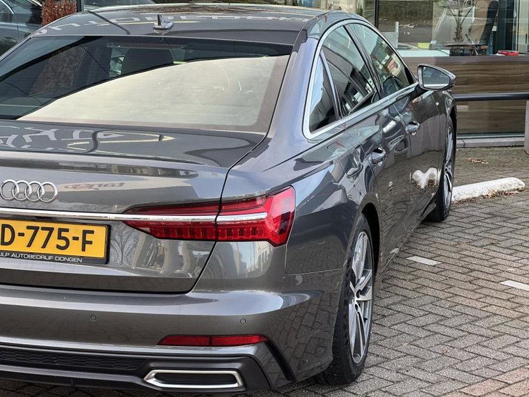 Vehicle Image 25