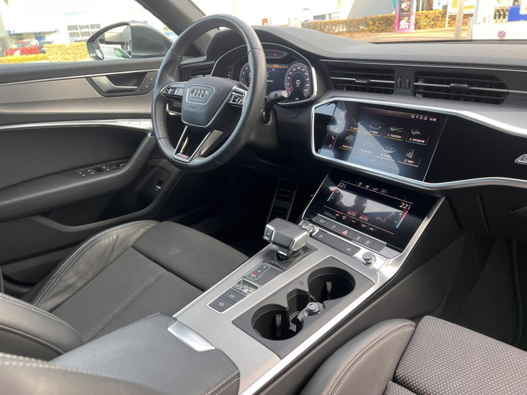 Vehicle Image 32