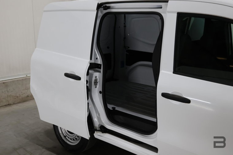 Vehicle Image 38