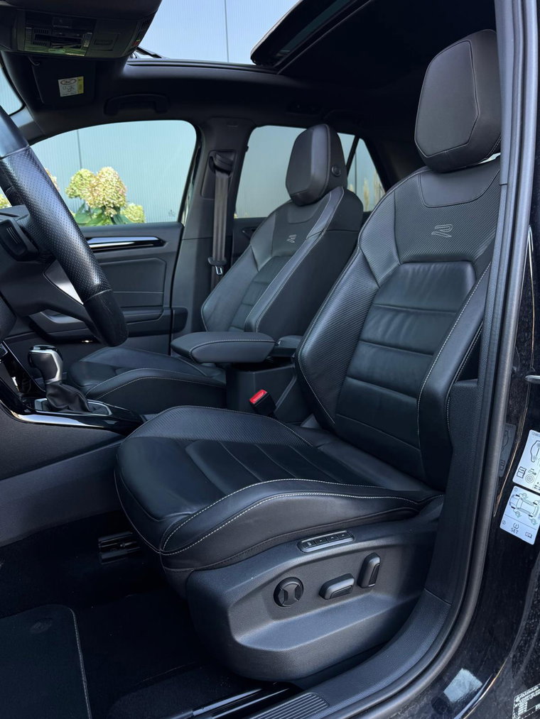 Vehicle Image 25