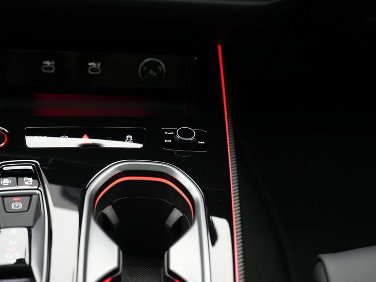 Vehicle Image 32