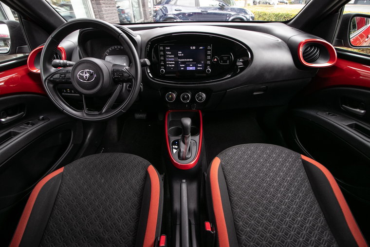 Vehicle Image 14