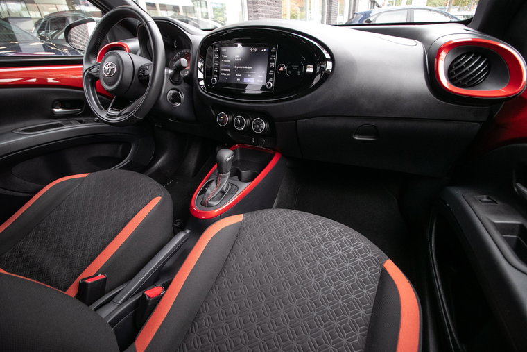 Vehicle Image 4