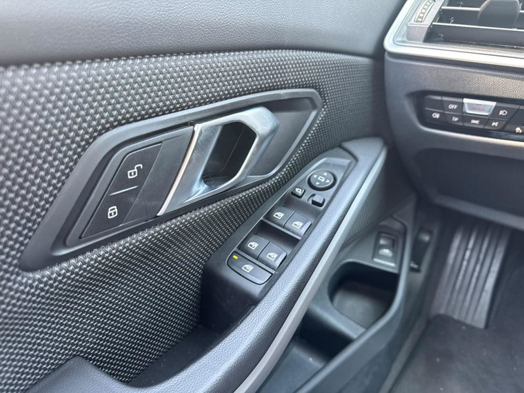 Vehicle Image 38