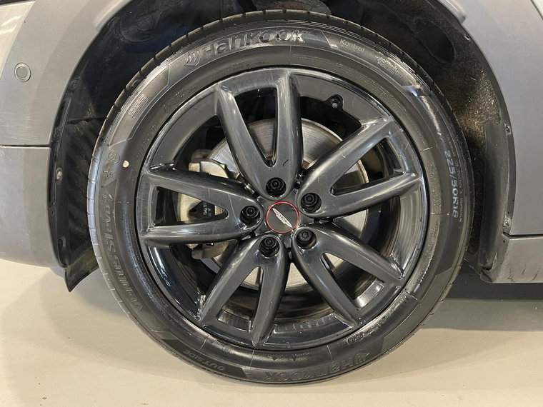 Vehicle Image 25
