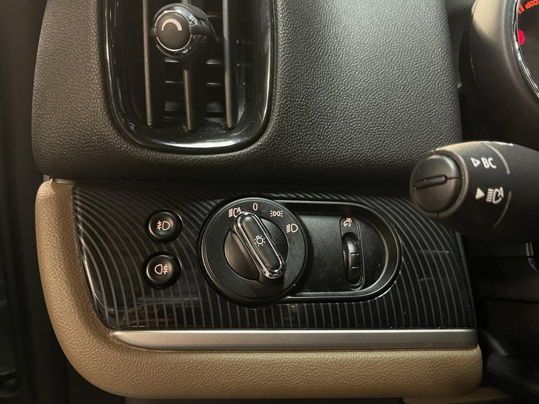 Vehicle Image 28