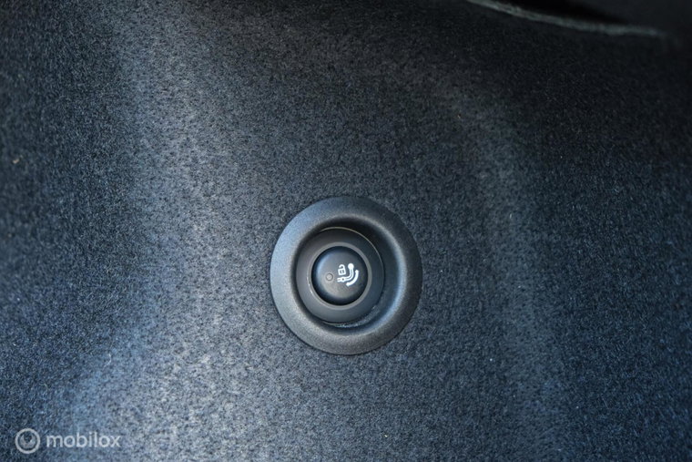 Vehicle Image 38