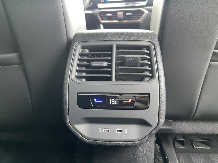 Vehicle Image 27
