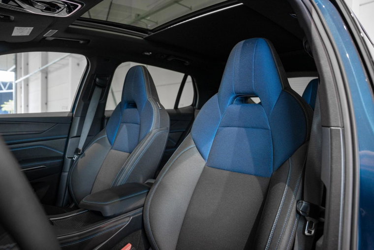 Vehicle Image 12