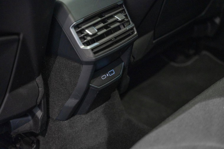 Vehicle Image 38