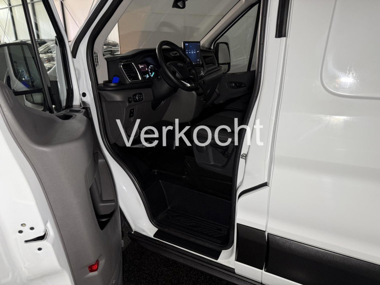 Vehicle Image 32