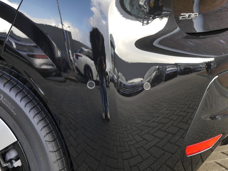 Vehicle Image 32