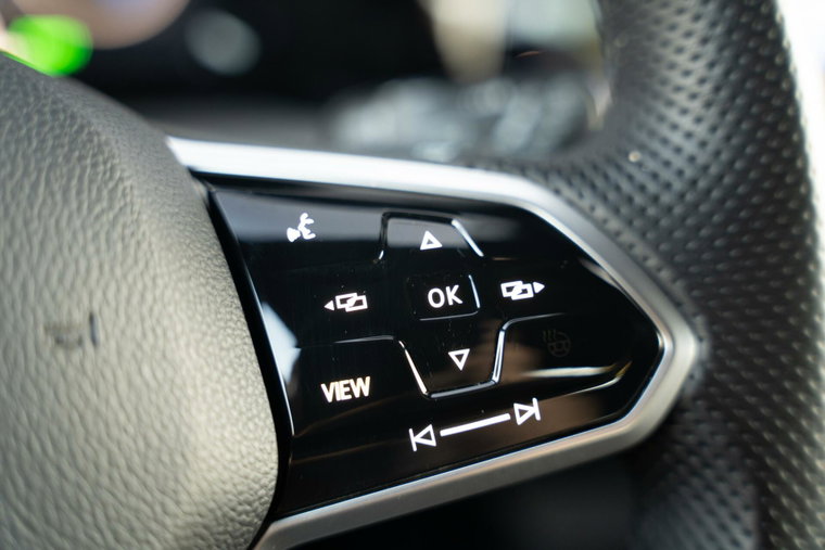 Vehicle Image 25