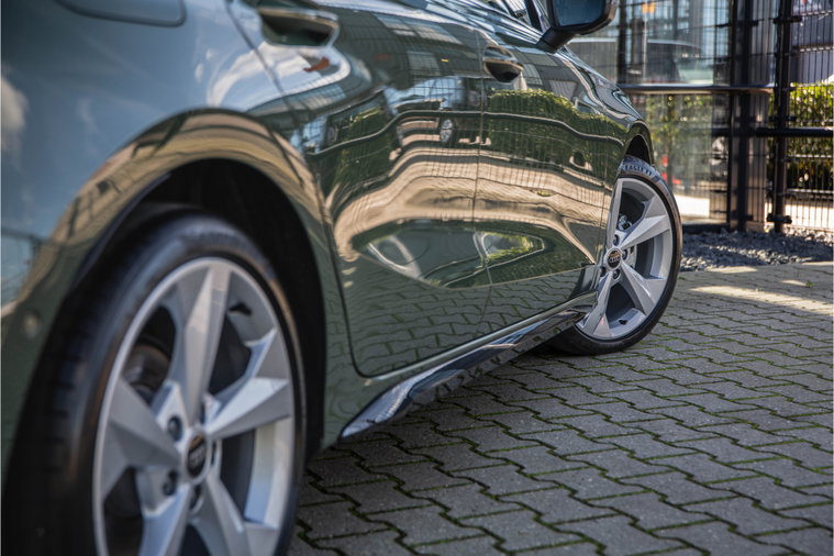 Vehicle Image 8