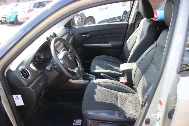 Vehicle Image 9