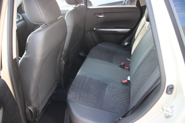 Vehicle Image 10