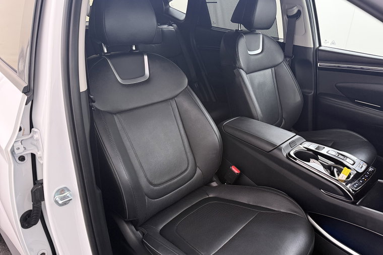 Vehicle Image 16