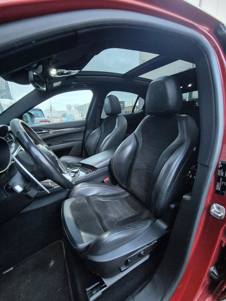 Vehicle Image 30