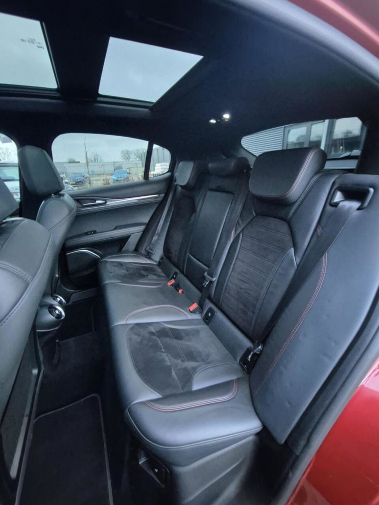 Vehicle Image 32