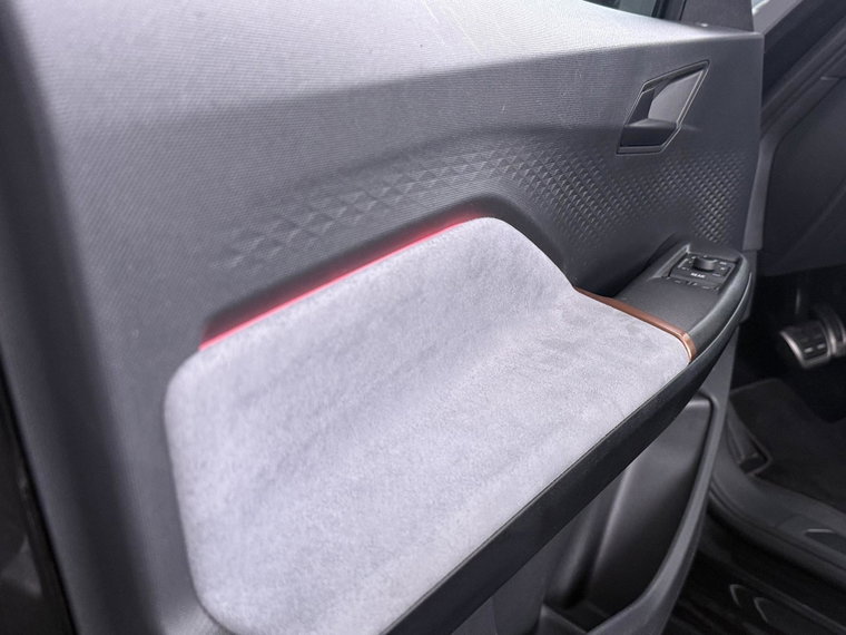 Vehicle Image 37