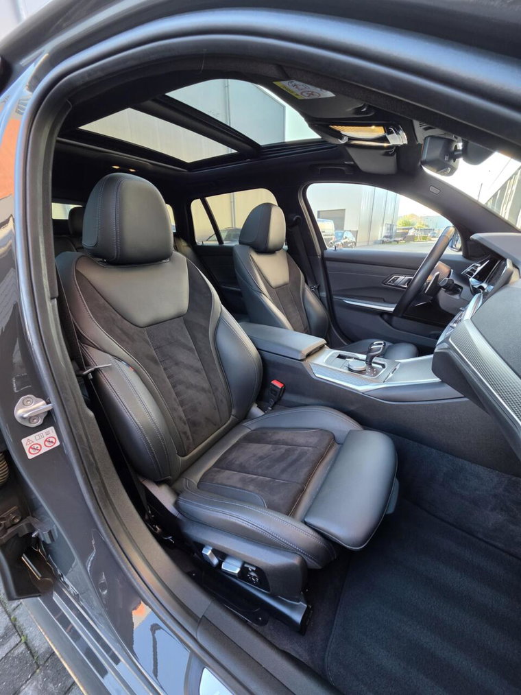 Vehicle Image 37