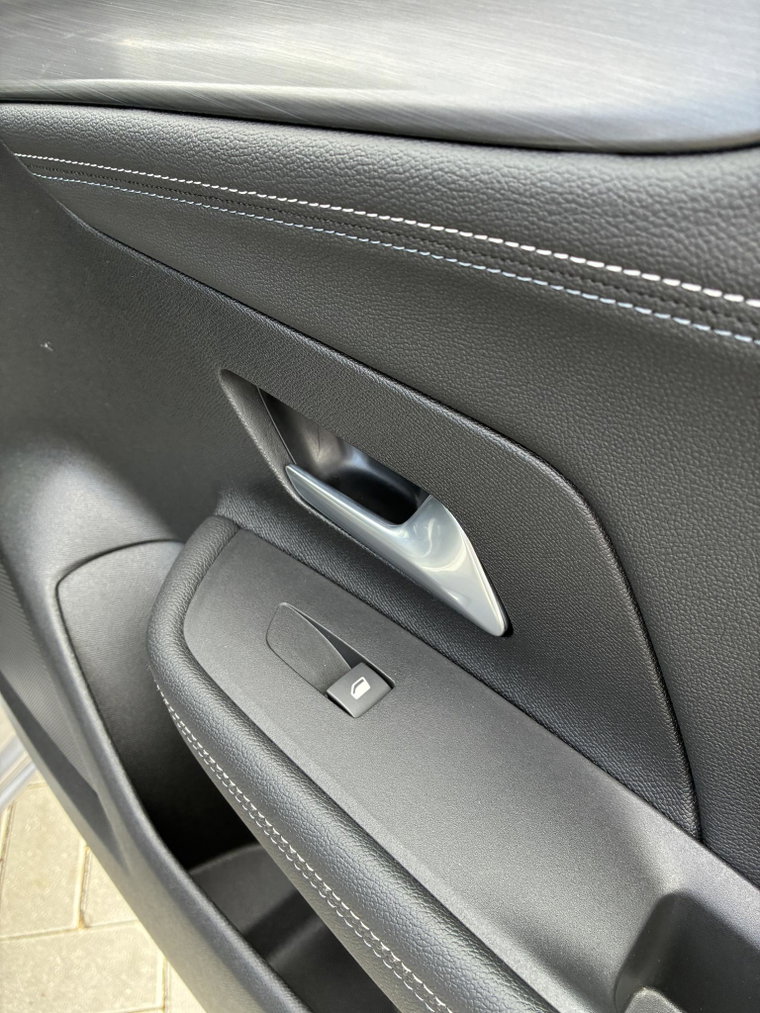 Vehicle Image 37