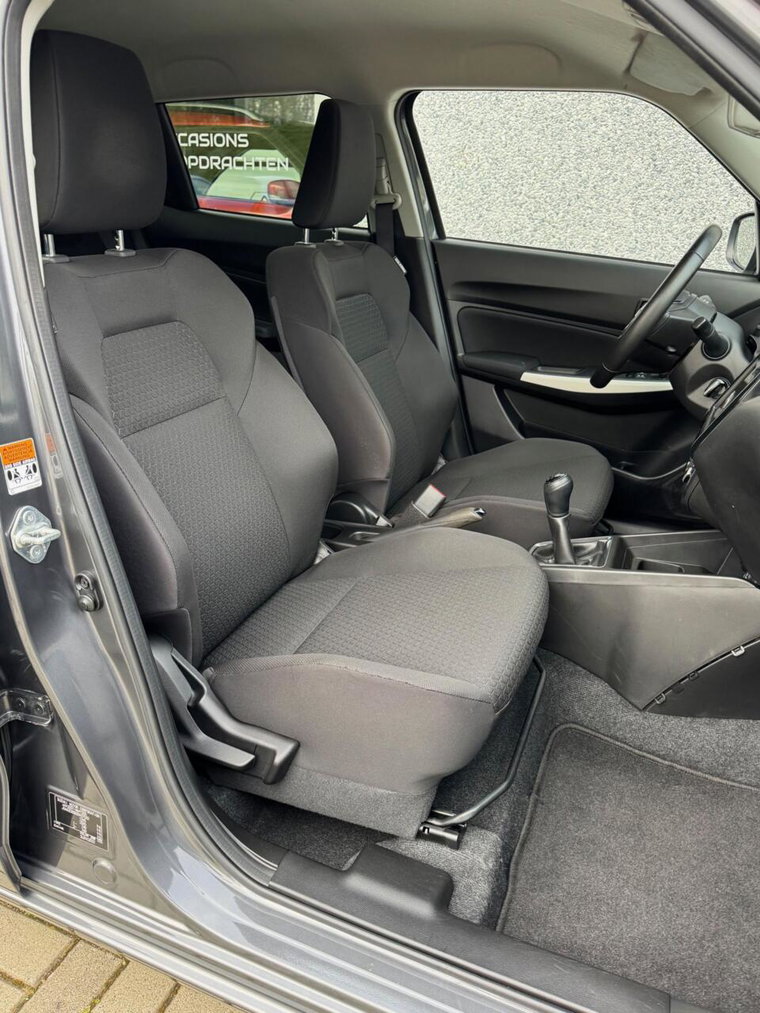 Vehicle Image 12