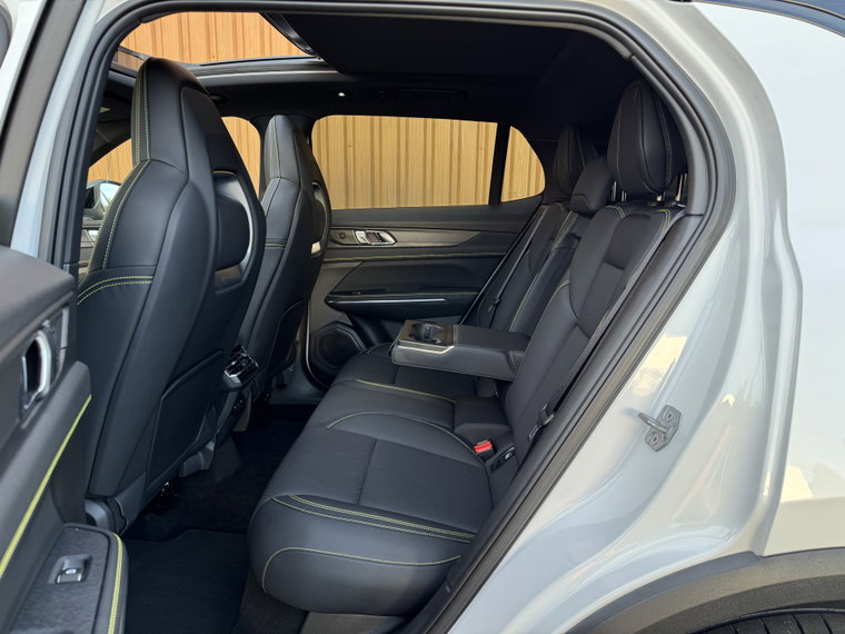 Vehicle Image 37