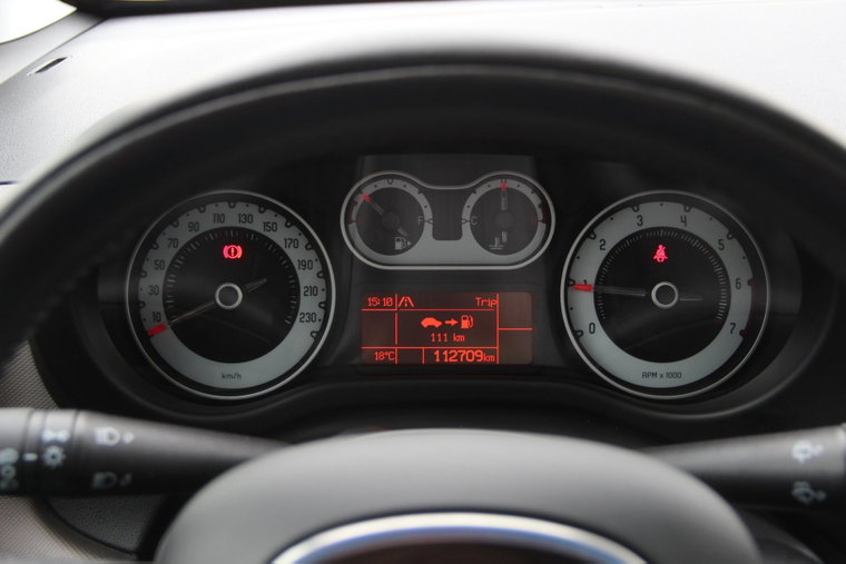 Vehicle Image 25