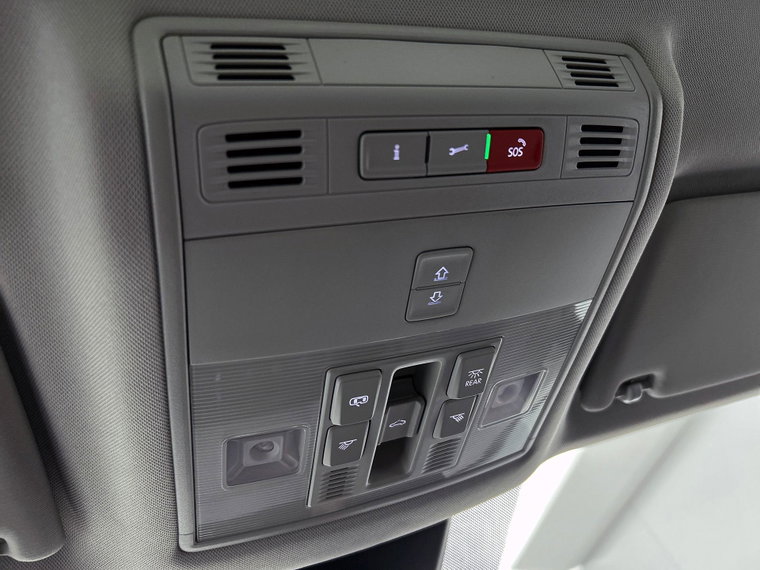 Vehicle Image 25