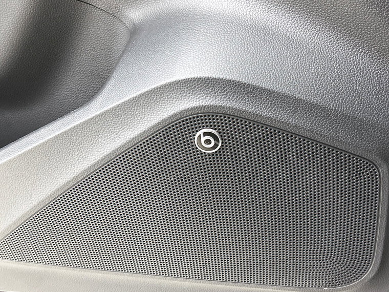 Vehicle Image 32