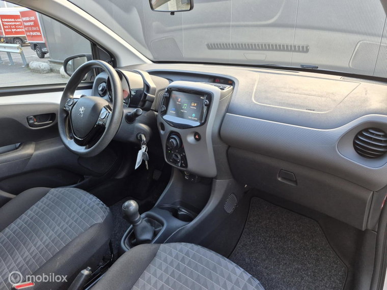Vehicle Image 16