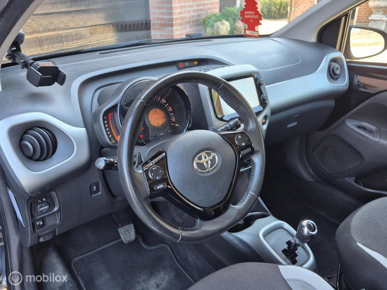 Vehicle Image 22