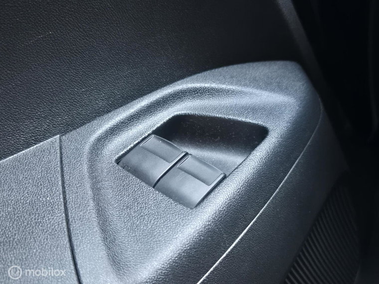 Vehicle Image 28