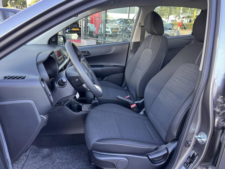 Vehicle Image 16