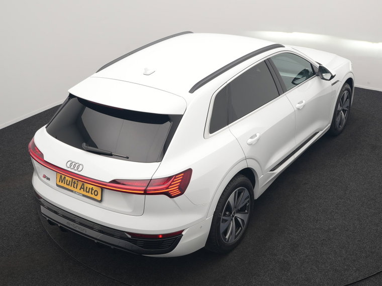 Vehicle Image 32