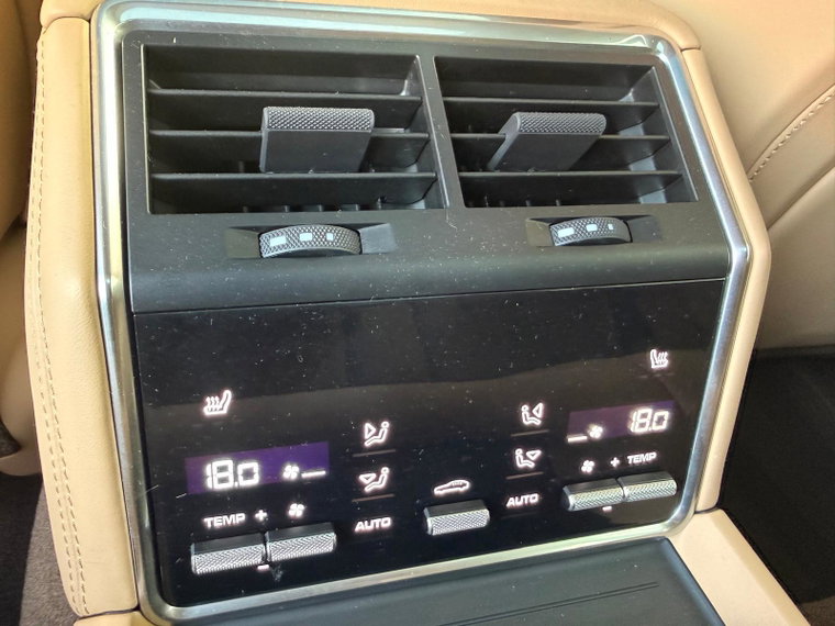 Vehicle Image 38