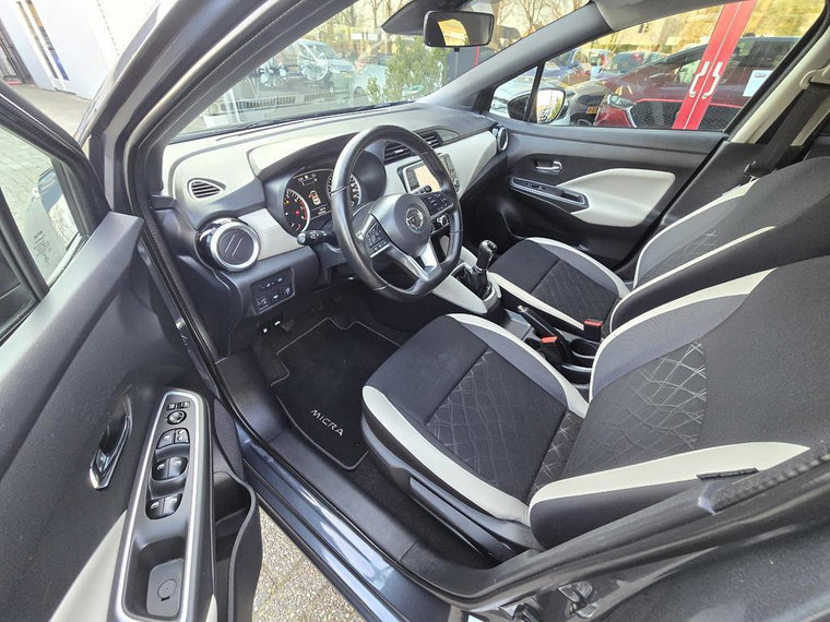 Vehicle Image 13