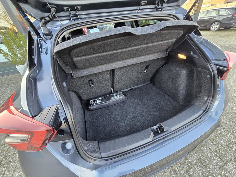 Vehicle Image 28