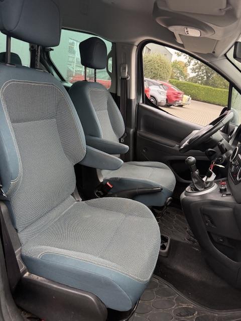Vehicle Image 19