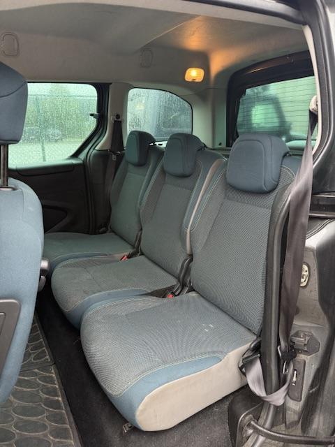 Vehicle Image 32