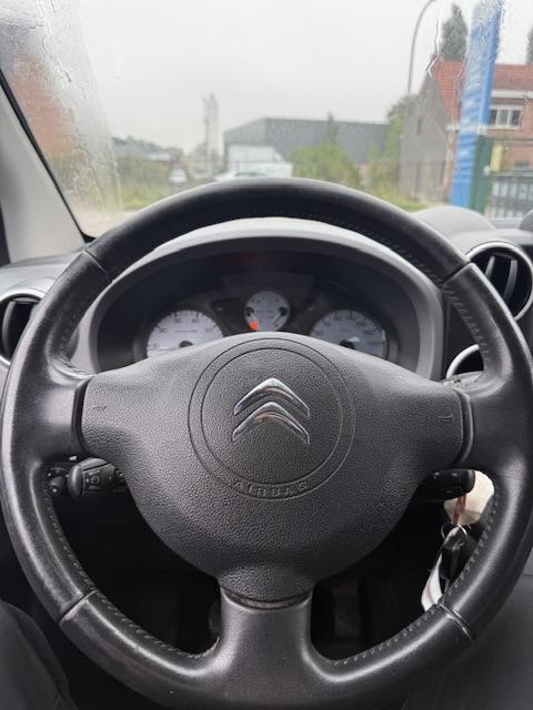 Vehicle Image 36