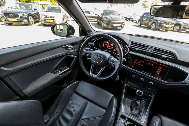 Vehicle Image 19