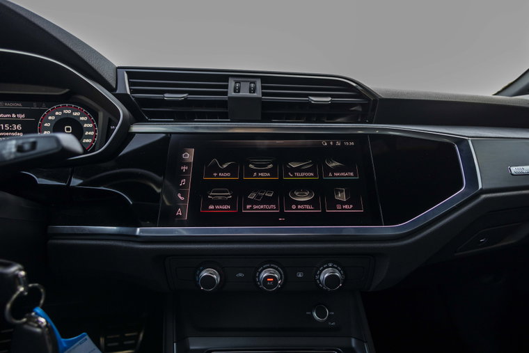 Vehicle Image 25