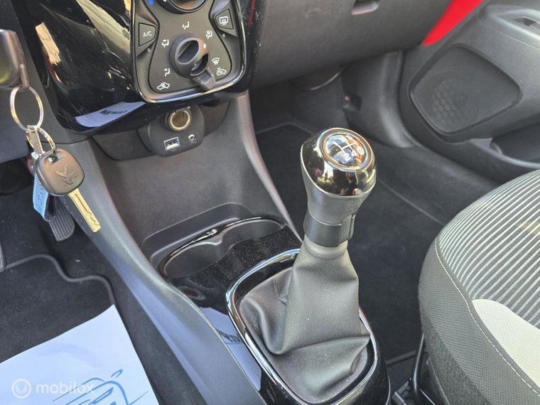 Vehicle Image 24