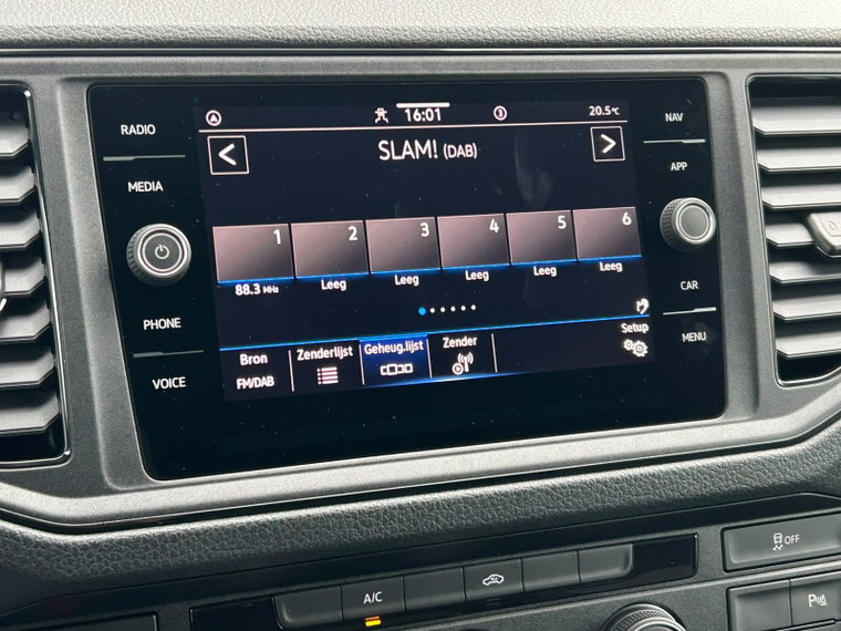 Vehicle Image 26